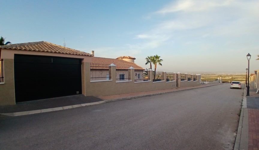 Resale - Villa -
Campos del Río - Inland