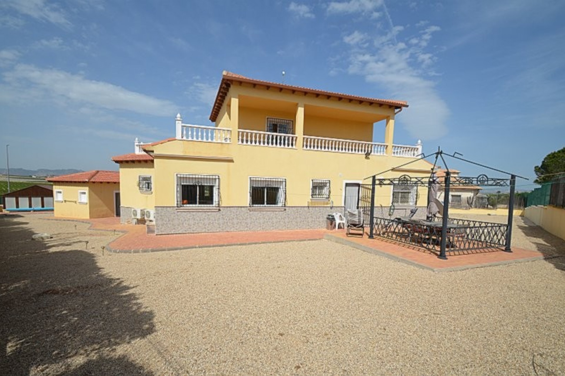 Resale - Villa -
Campos del Río - Inland