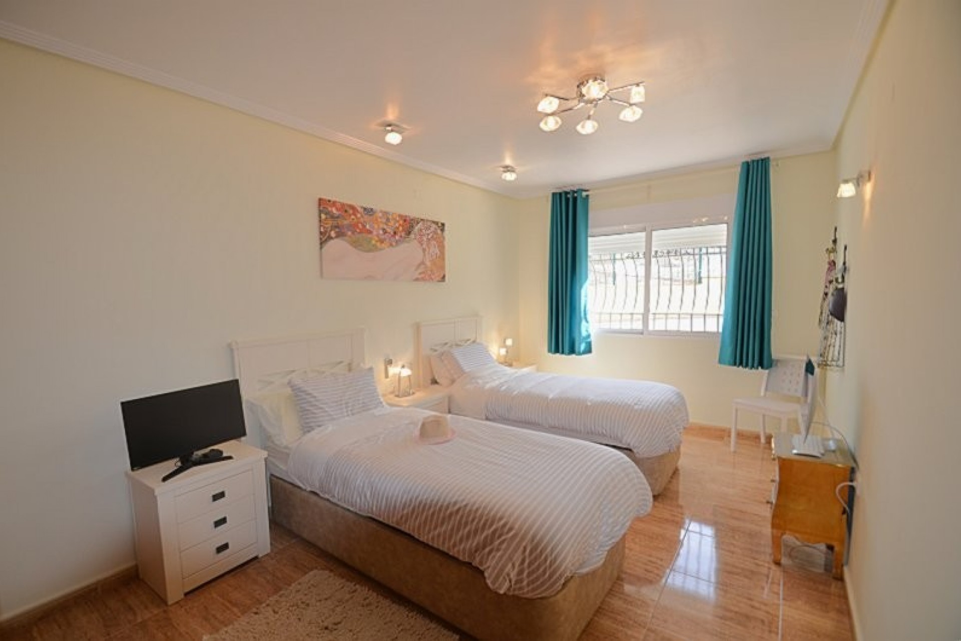 Resale - Villa -
Campos del Río - Inland