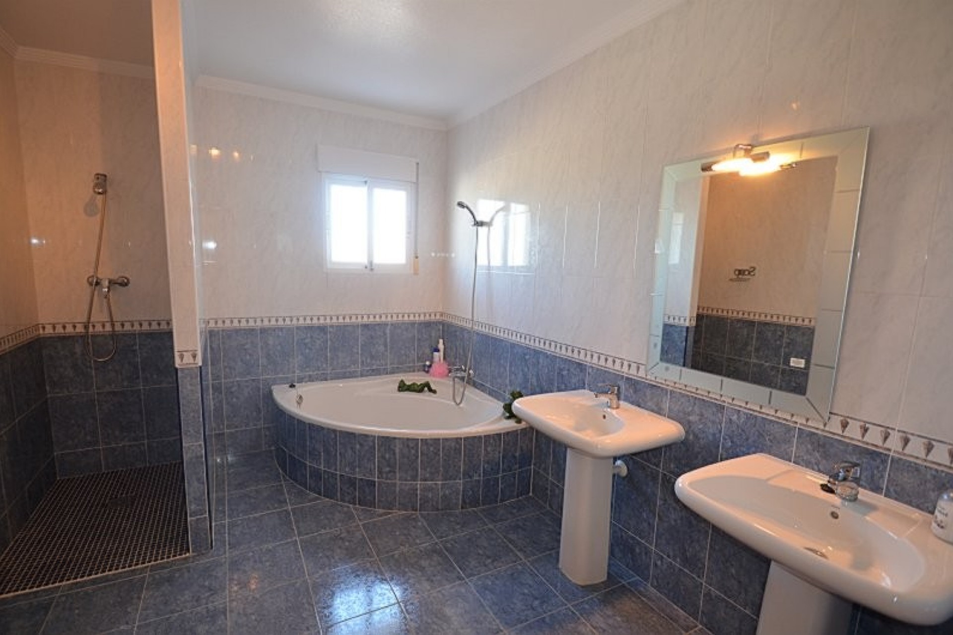 Resale - Villa -
Campos del Río - Inland