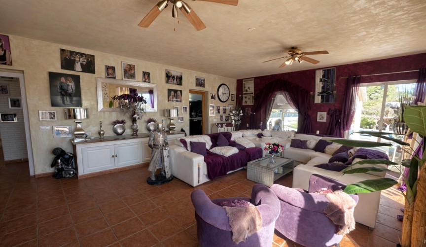 Resale - Villa -
Castalla - Costa Blanca