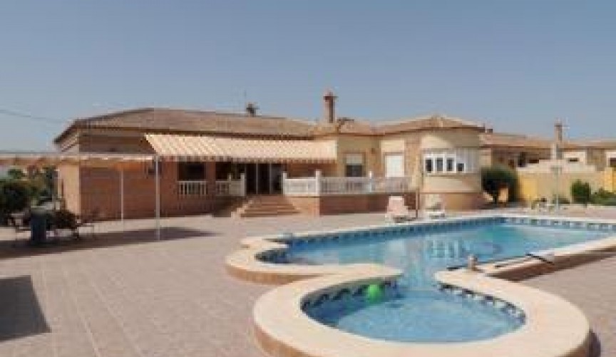 Resale - Villa -
Catral