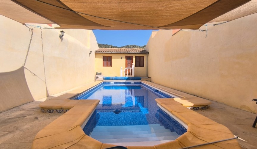 Resale - Villa -
Chinorlet - Inland