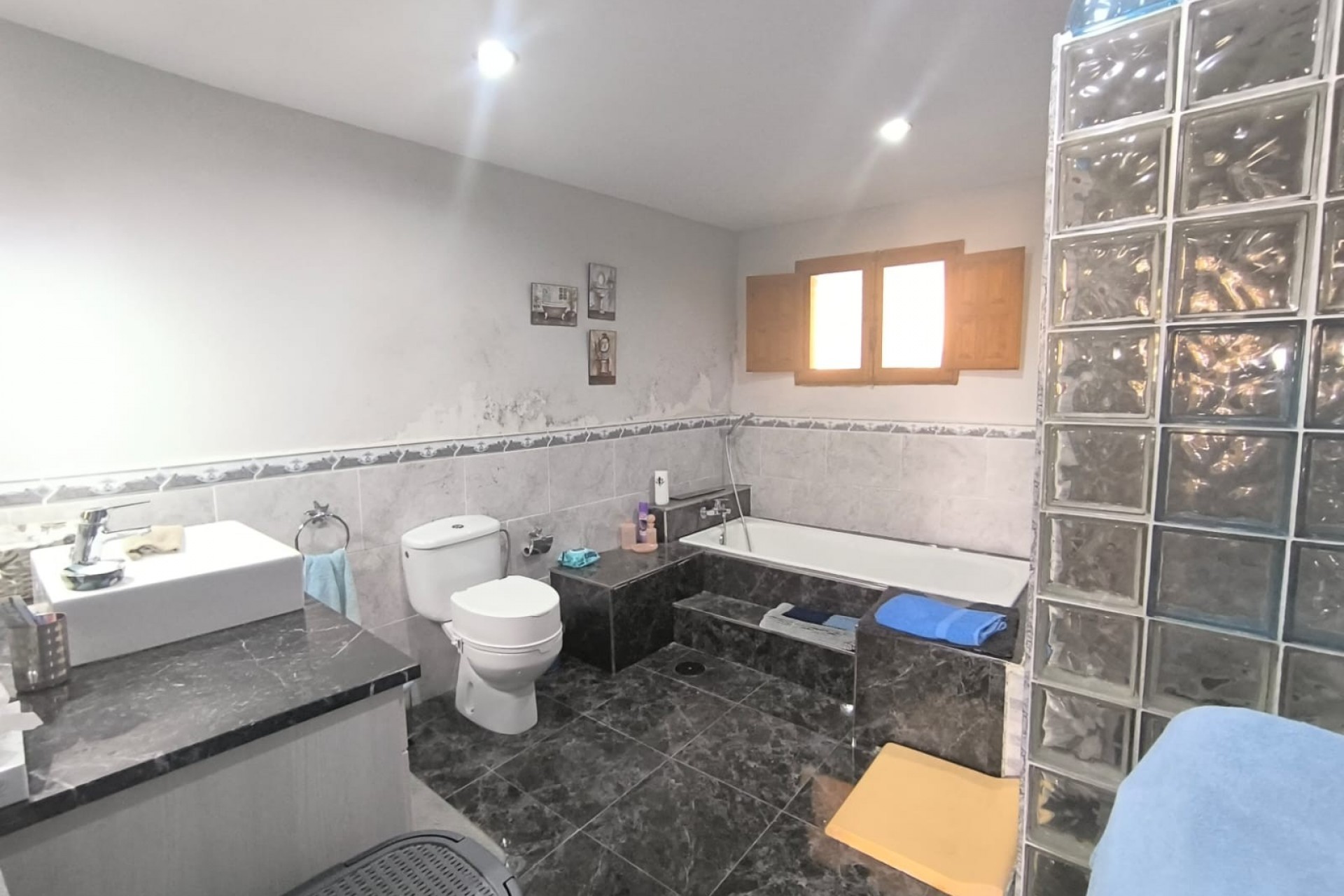 Resale - Villa -
Chinorlet - Inland