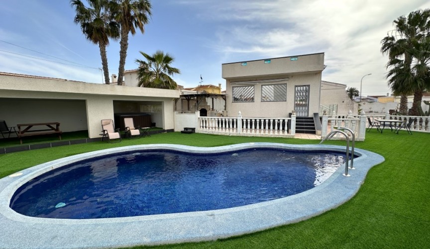 Resale - Villa -
Ciudad Quesada - Costa Blanca