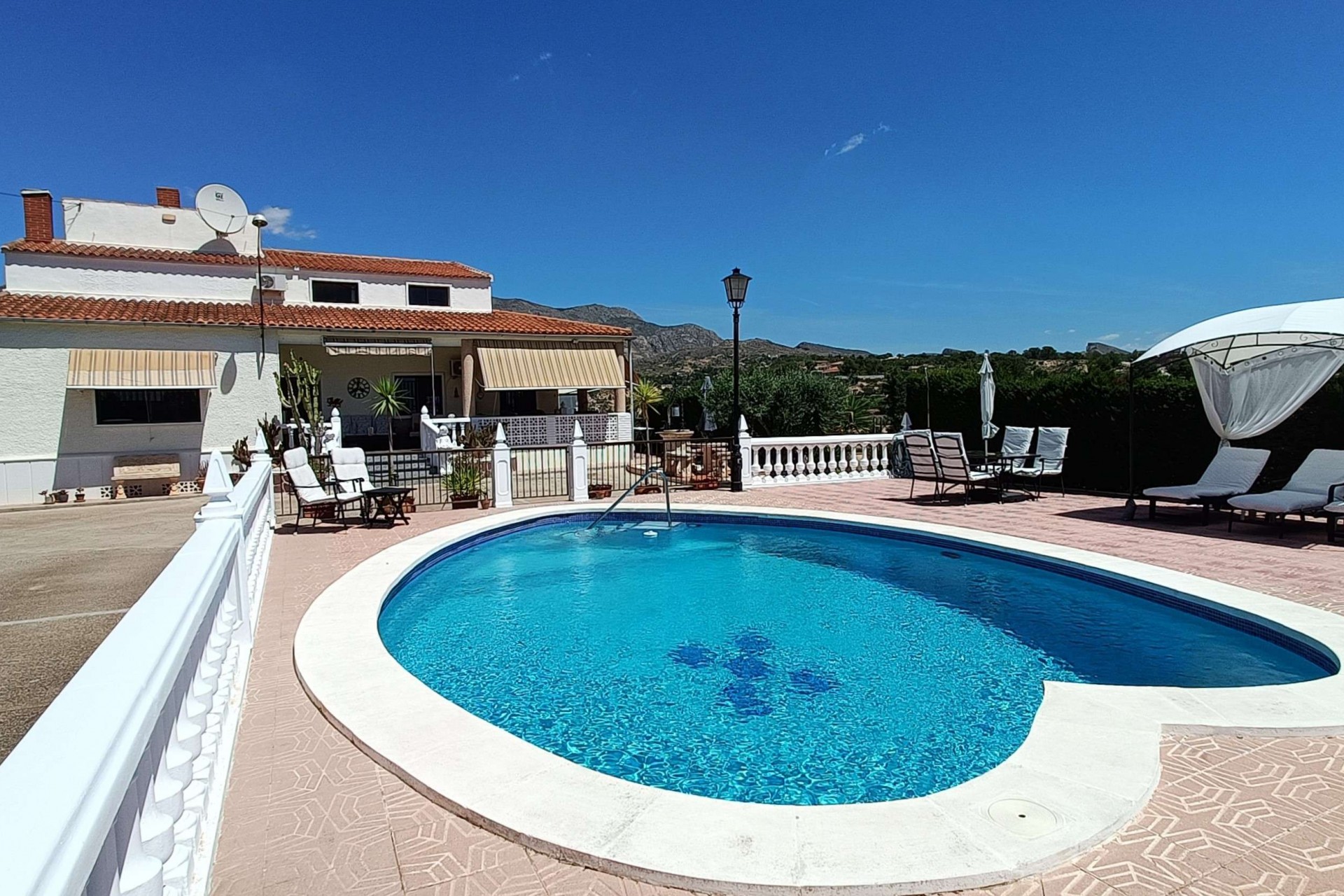 Resale - Villa -
Crevillent - Inland
