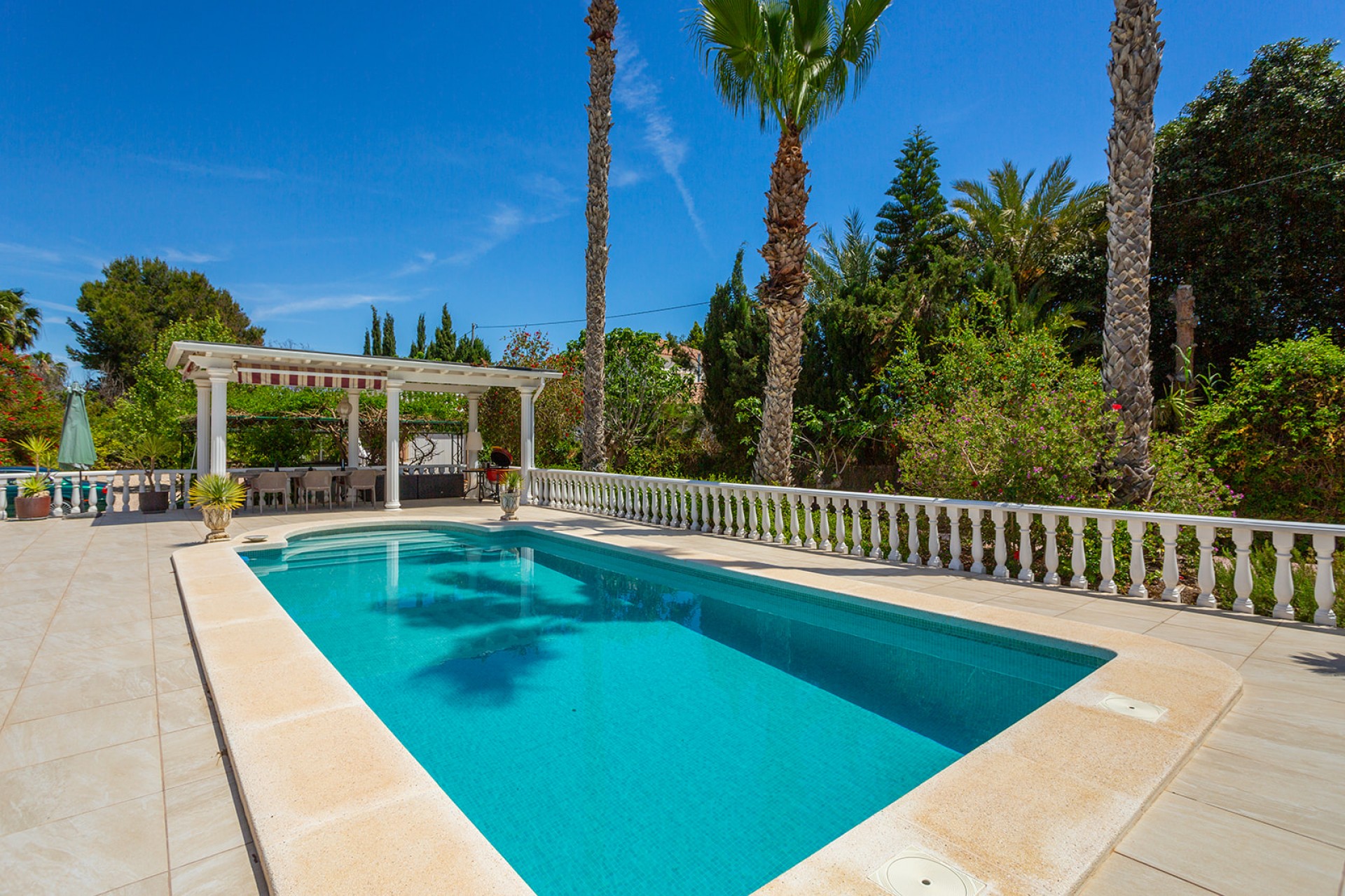 Resale - Villa -
Daya Vieja - Costa Blanca