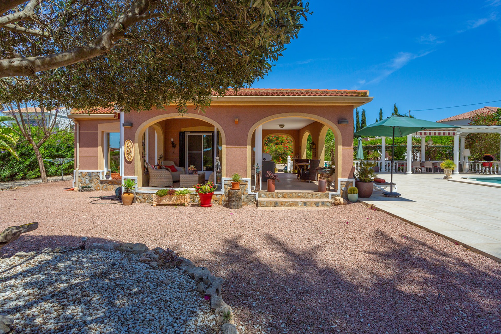 Resale - Villa -
Daya Vieja - Costa Blanca