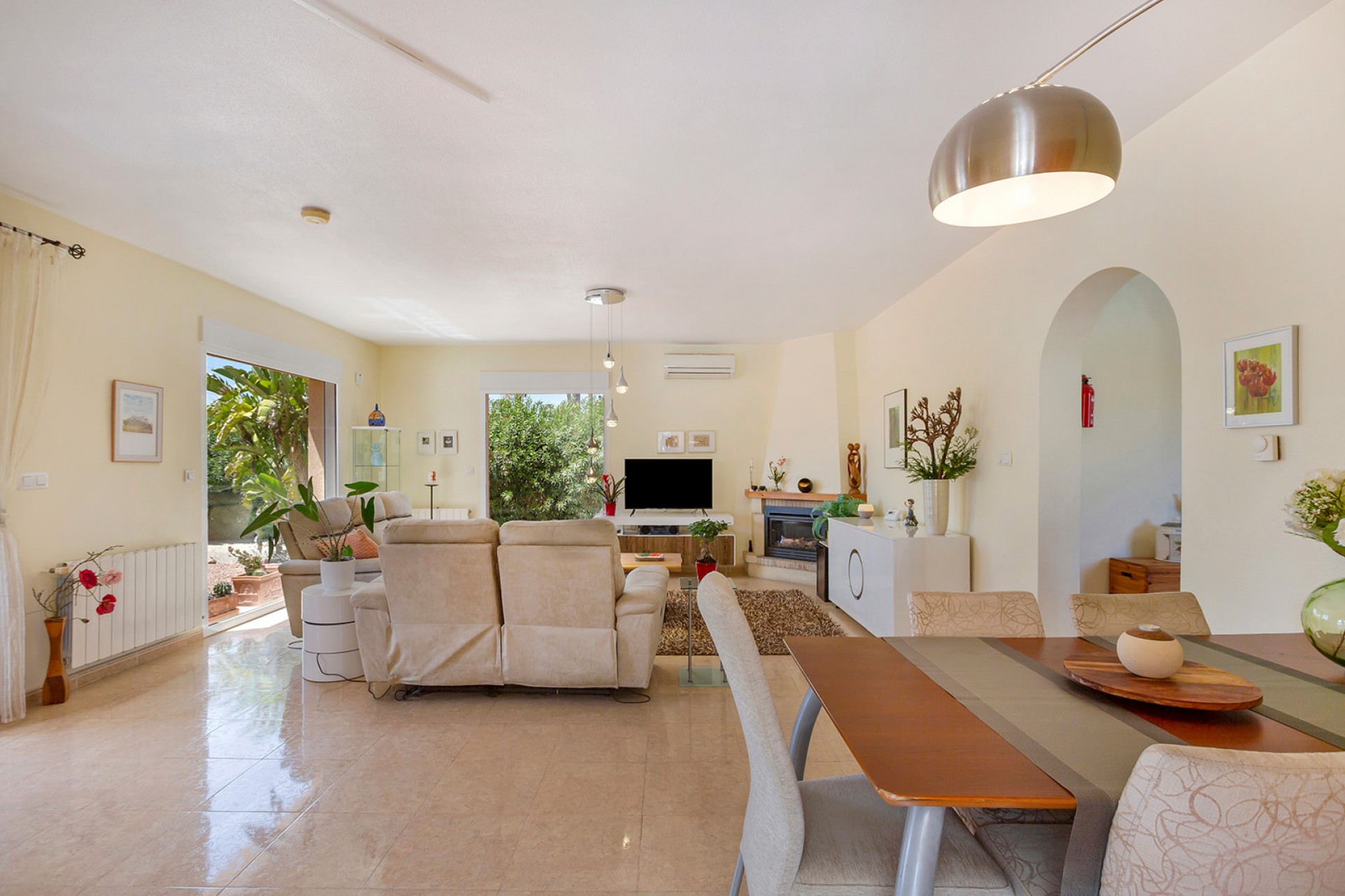 Resale - Villa -
Daya Vieja - Costa Blanca