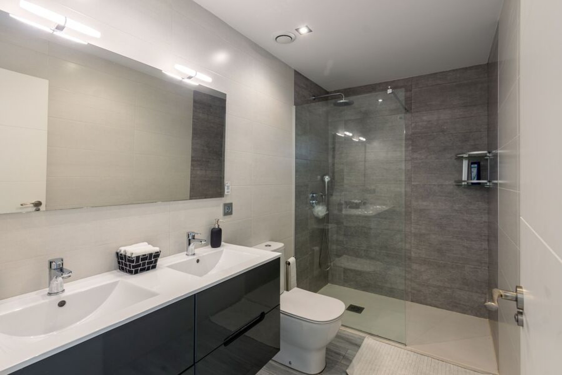 Resale - Villa -
Daya Vieja - Costa Blanca