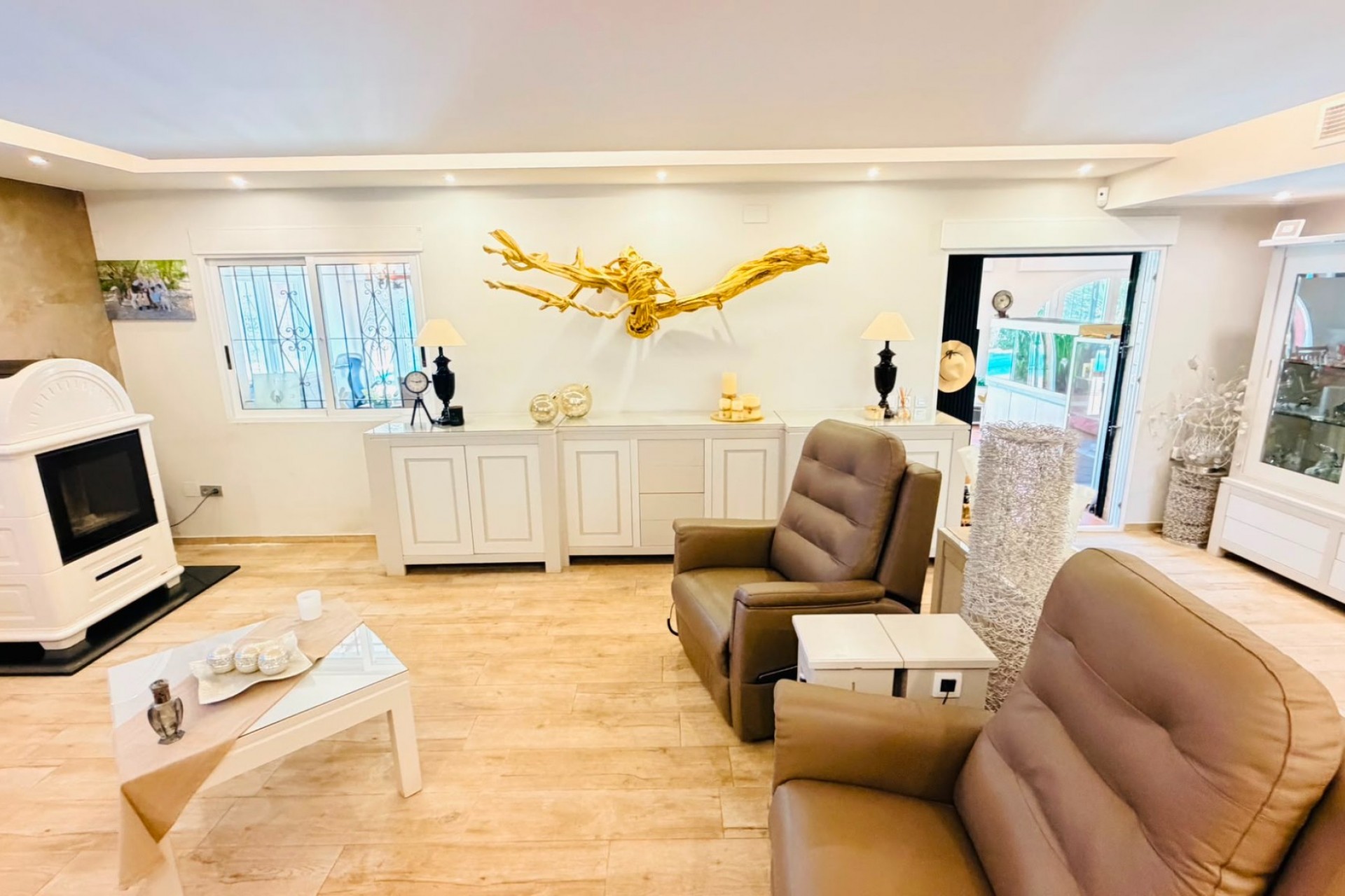 Resale - Villa -
Daya Vieja - Costa Blanca