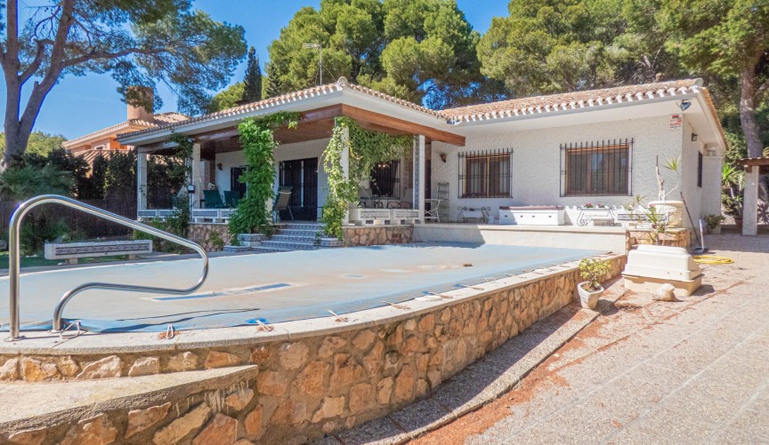 Resale - Villa -
Dehesa de Campoamor - Costa Blanca