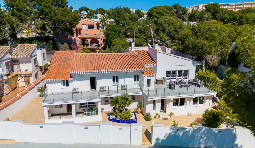 Resale - Villa -
Dehesa de Campoamor - Costa Blanca