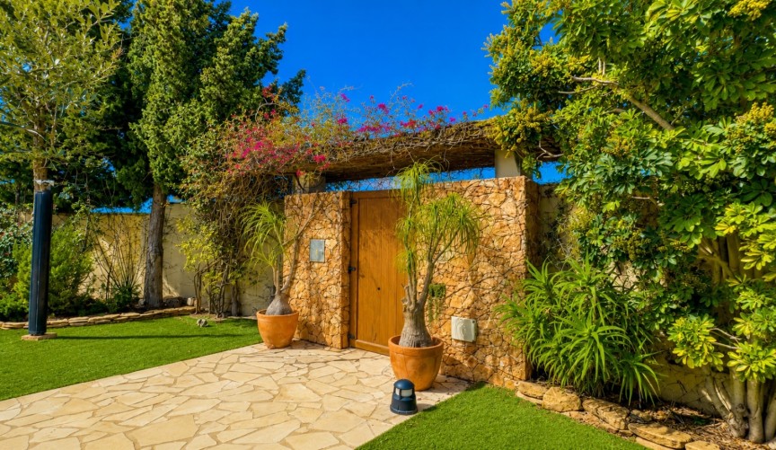 Resale - Villa -
Dehesa de Campoamor - Costa Blanca