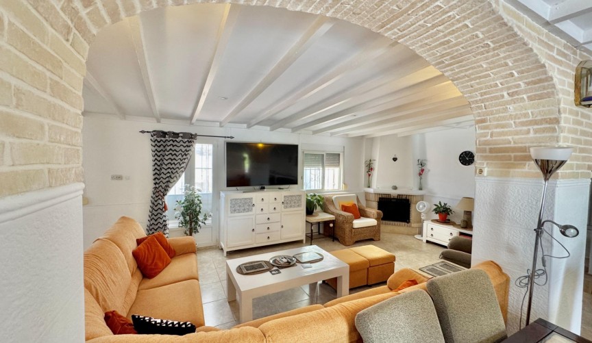 Resale - Villa -
Dolores - Comunidad Valenciana