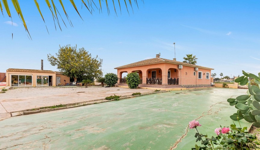 Resale - Villa -
Dolores - Vereda Del Pozo