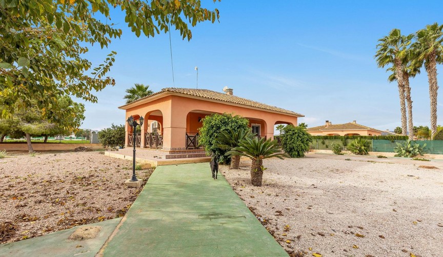 Resale - Villa -
Dolores - Vereda Del Pozo