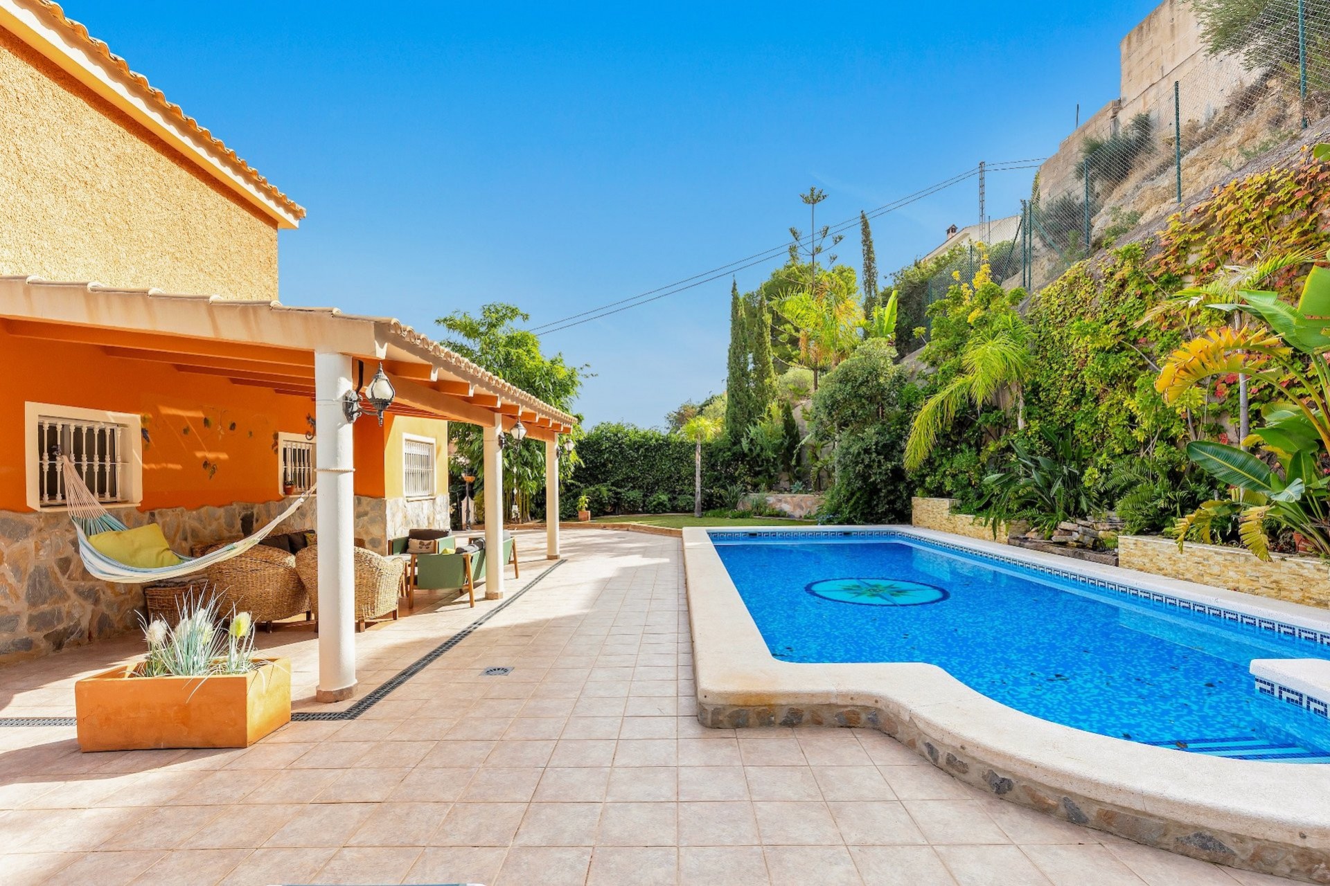 Resale - Villa -
El Campello - Costa Blanca