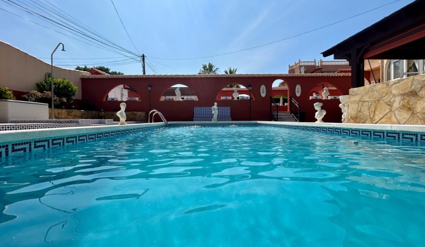 Resale - Villa -
El Chaparral - Inland