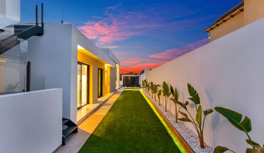 Resale - Villa -
El Chaparral - Inland