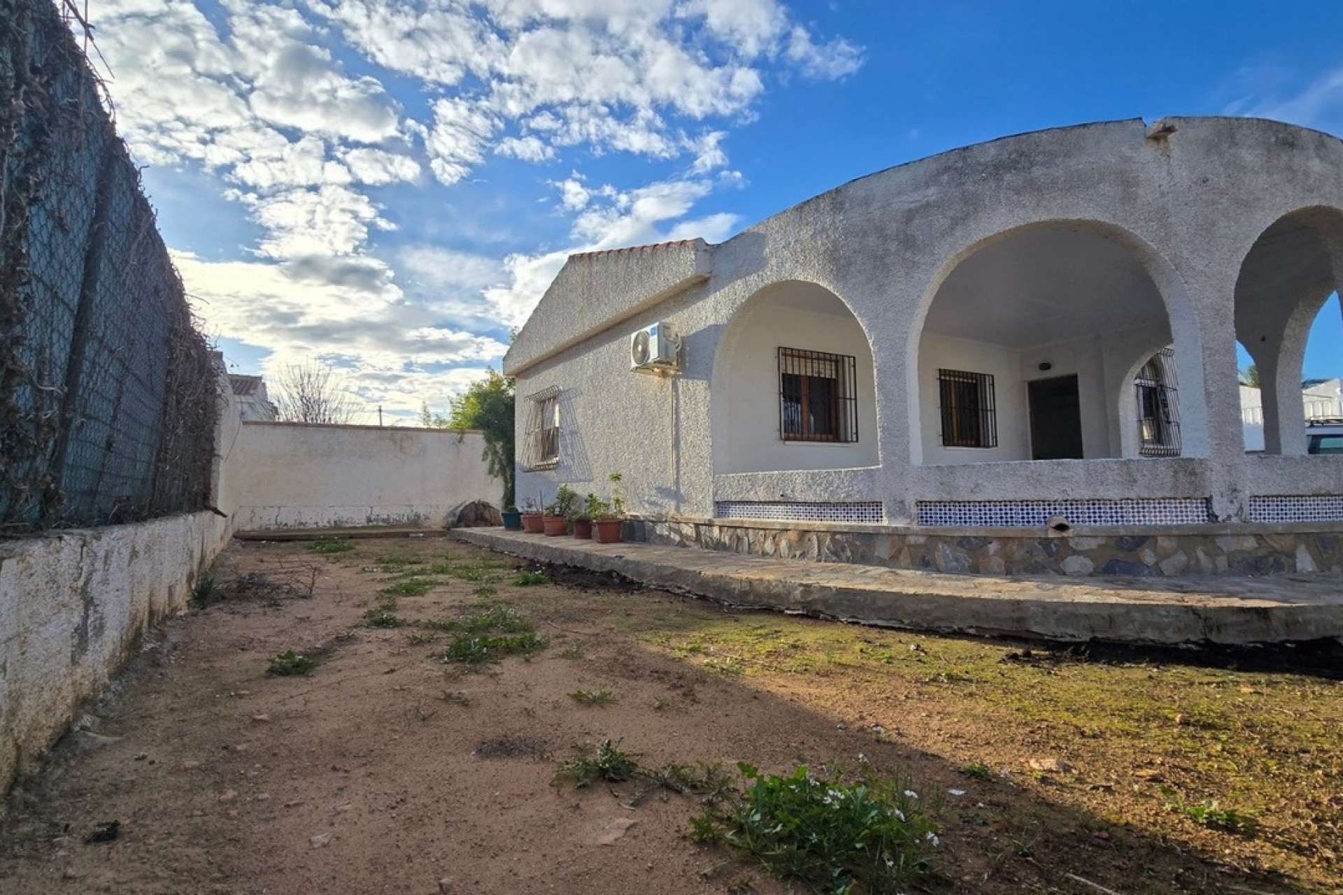 Resale - Villa -
El Chaparral - Inland