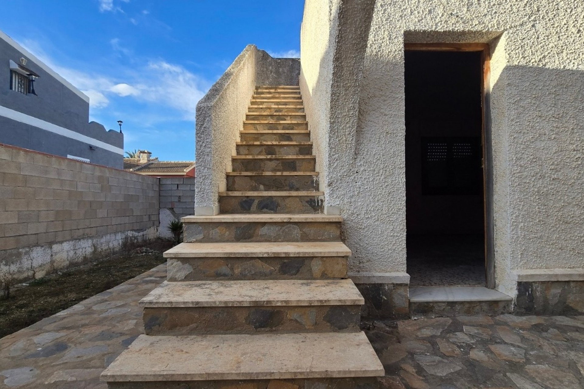 Resale - Villa -
El Chaparral - Inland