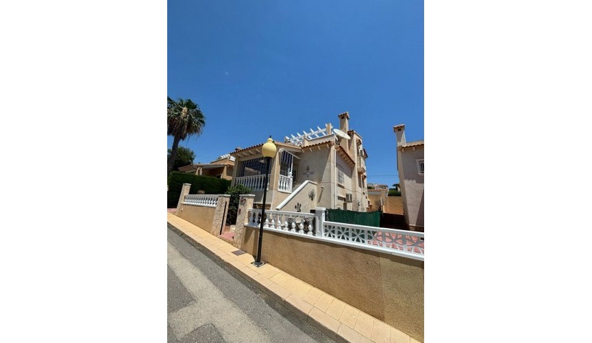 Resale - Villa -
El Galan - Inland