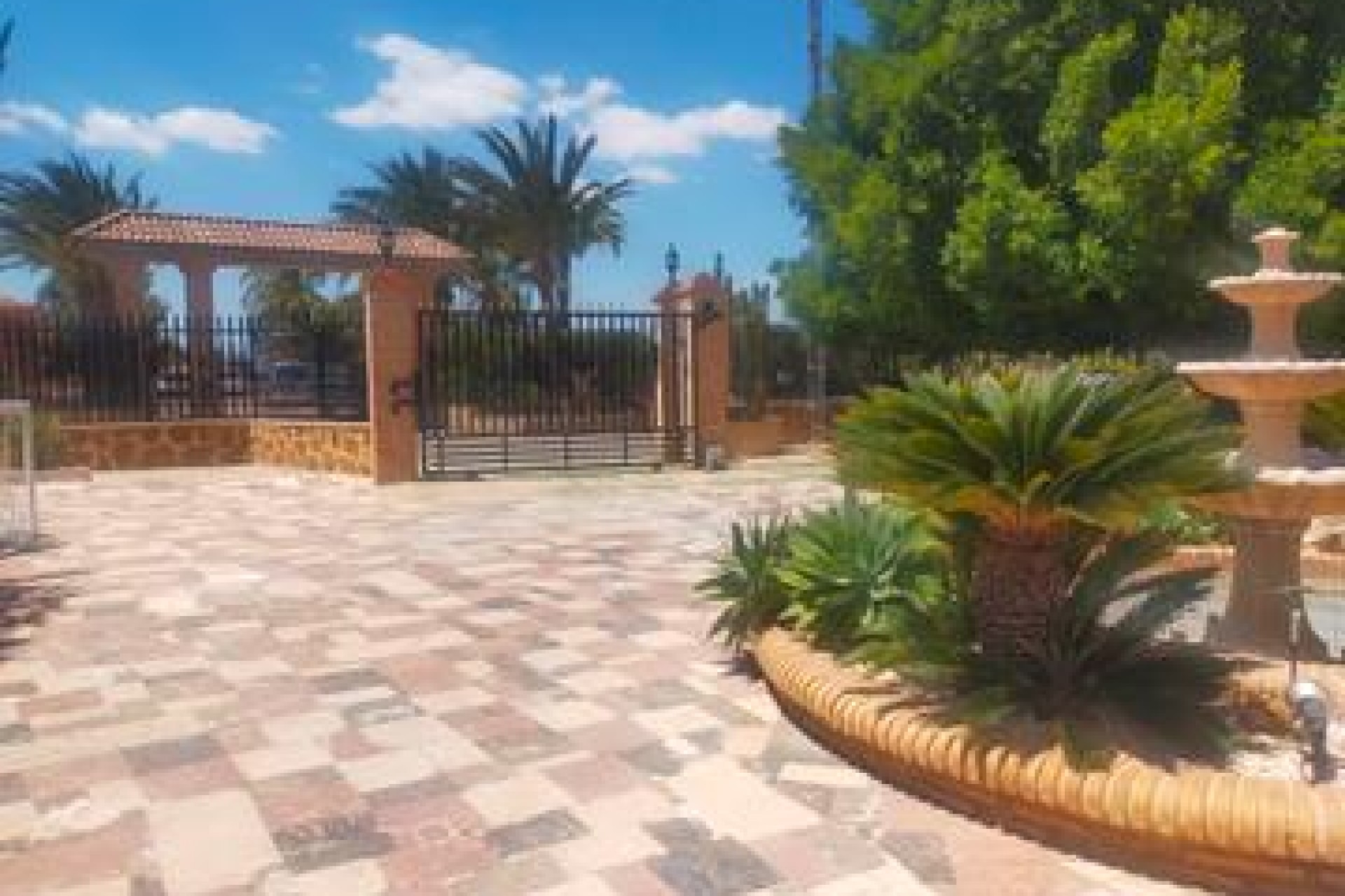 Resale - Villa -
Elche - Costa Blanca