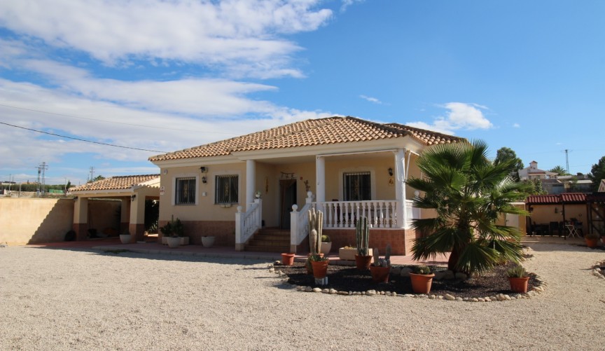 Resale - Villa -
Fortuna - Inland