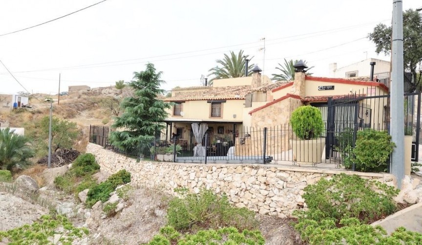 Resale - Villa -
Fortuna - Inland