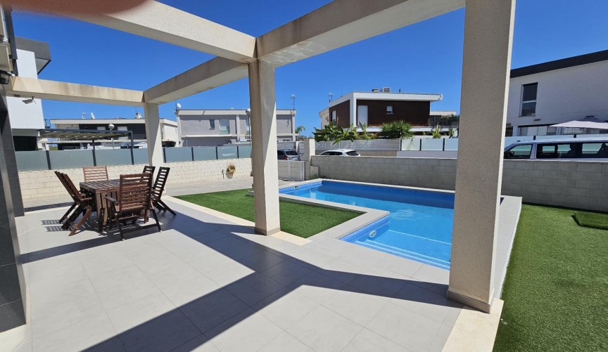 Resale - Villa -
Gran Alacant - Monte Y Mar Bajo