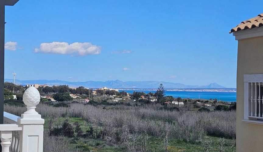 Resale - Villa -
Guardamar del Segura - Campomar