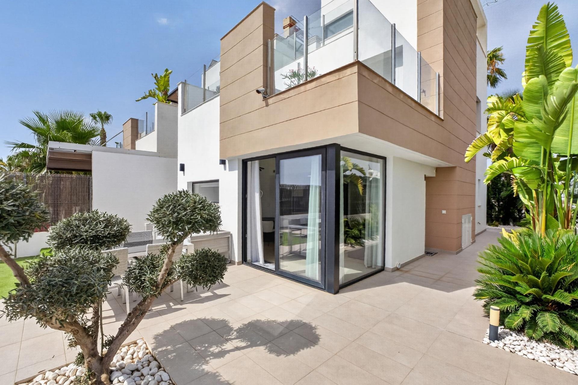 Resale - Villa -
Guardamar del Segura - El Raso