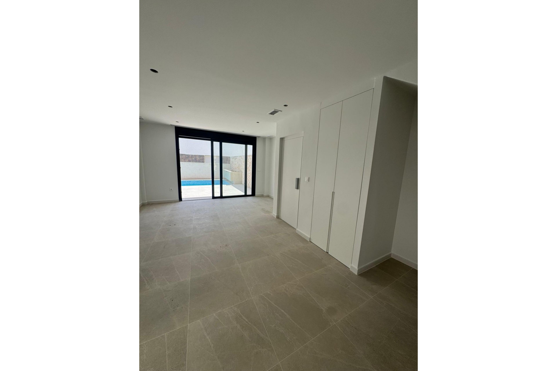 Resale - Villa -
Guardamar del Segura - Guardamar