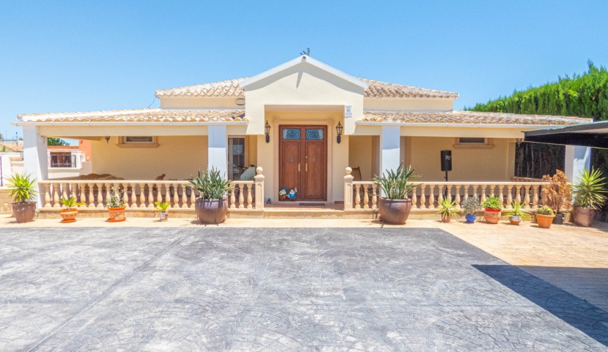 Resale - Villa -
Heredades - Costa Blanca