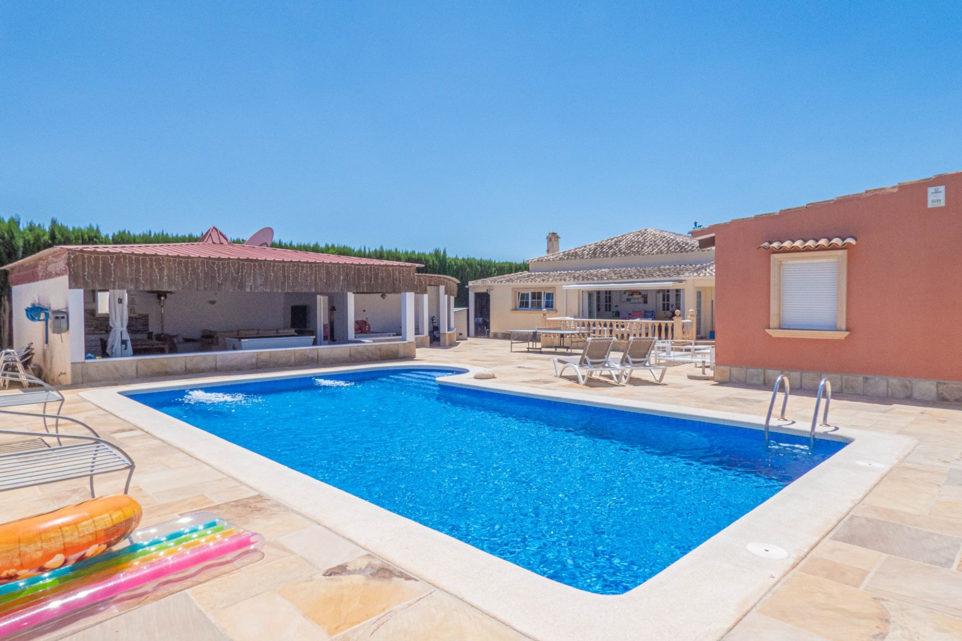 Resale - Villa -
Heredades - Costa Blanca