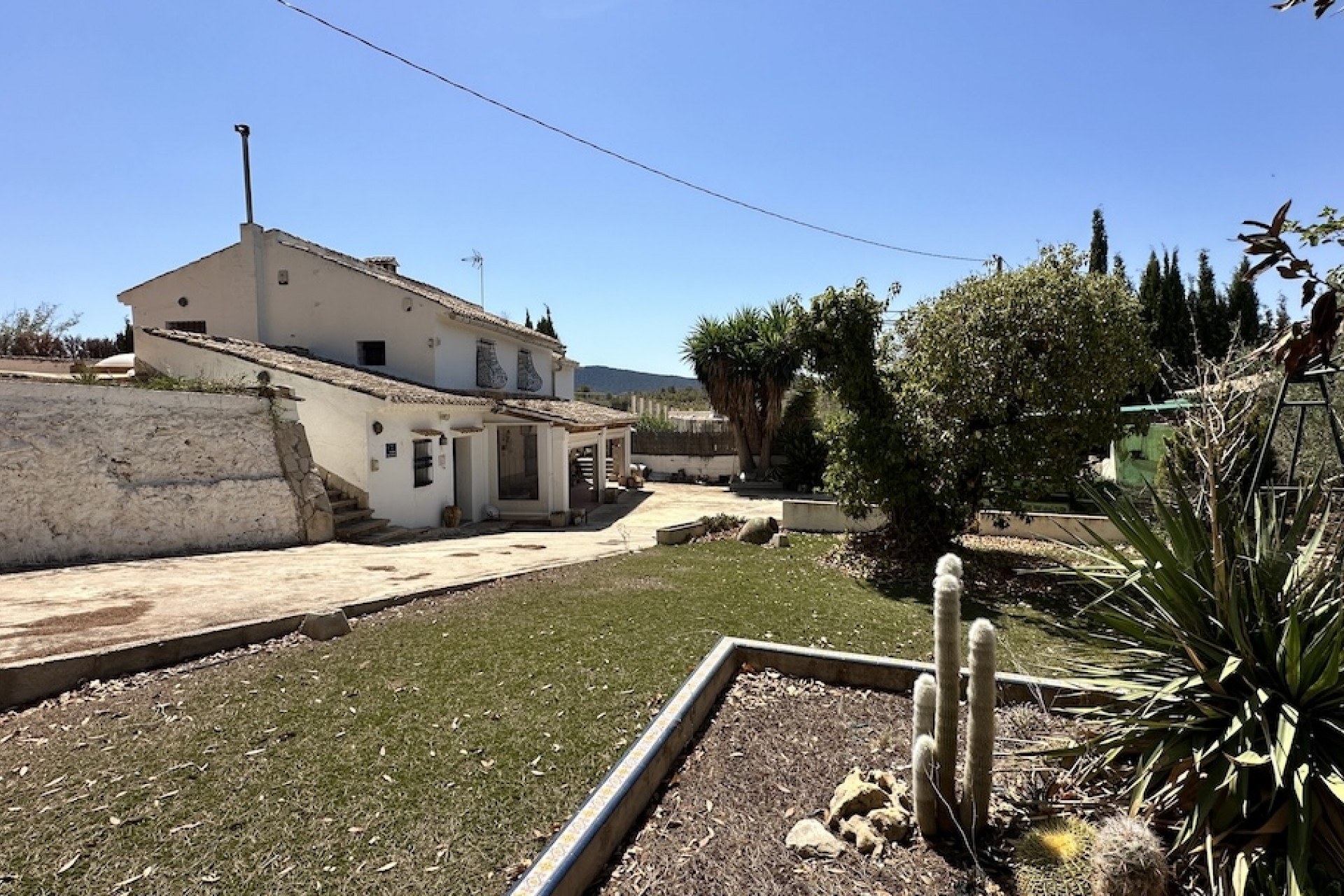 Resale - Villa -
Hondón de las Nieves - Inland