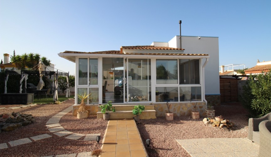 Resale - Villa -
Hondón de las Nieves - Inland