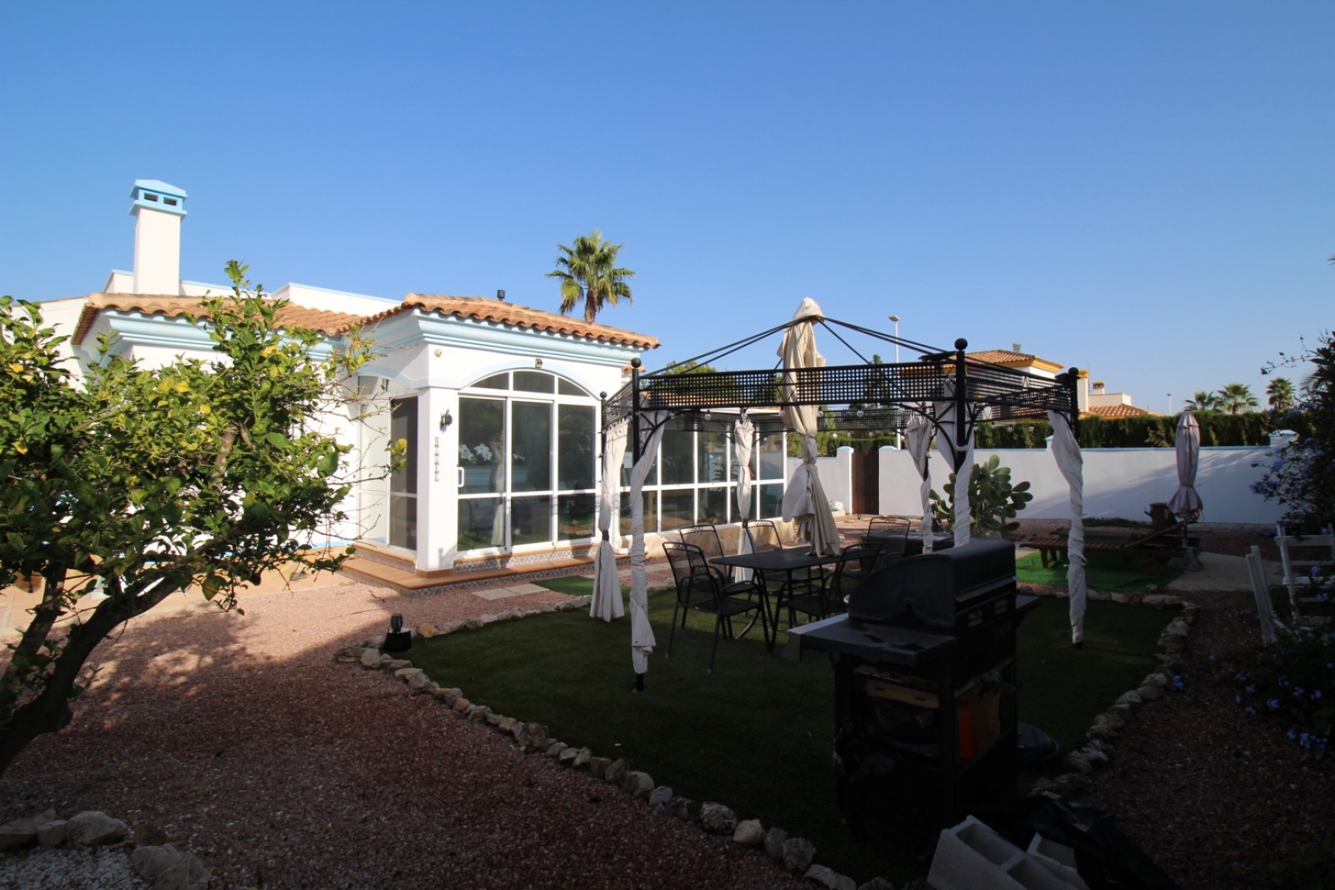 Resale - Villa -
Hondón de las Nieves - Inland