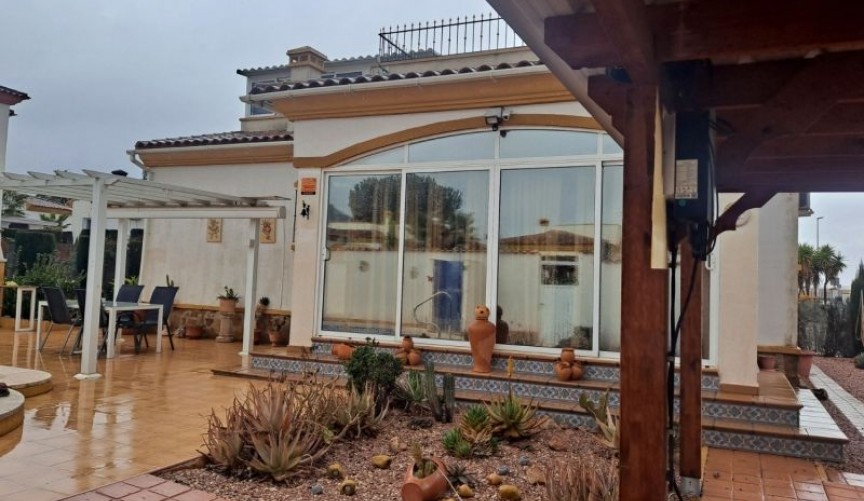 Resale - Villa -
Hondón de las Nieves - Inland