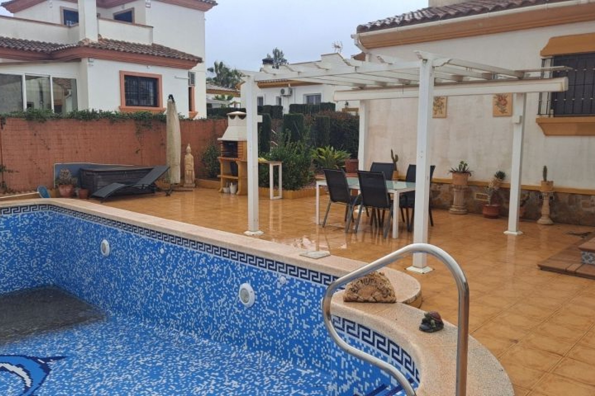 Resale - Villa -
Hondón de las Nieves - Inland