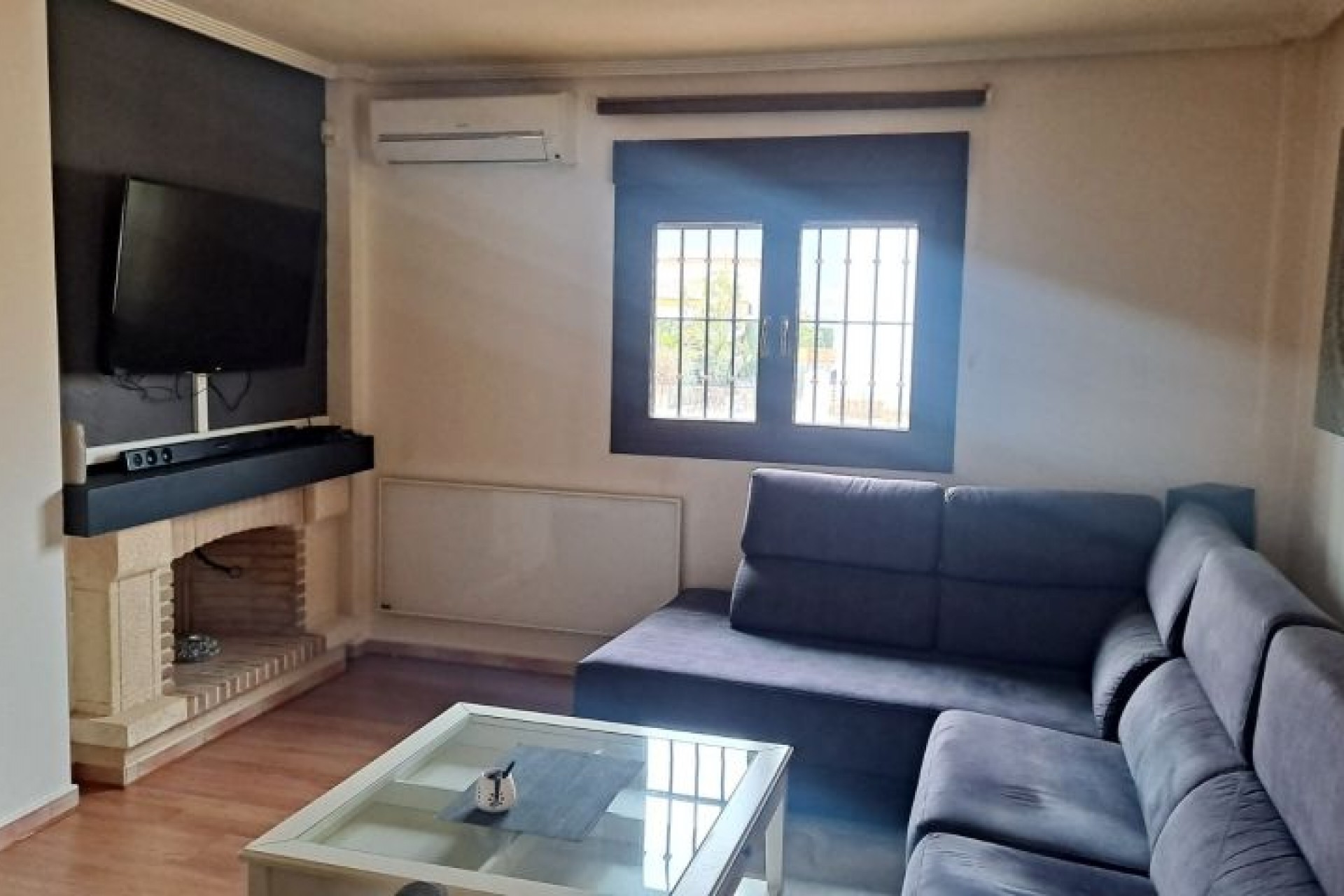 Resale - Villa -
Hondón de las Nieves - Inland