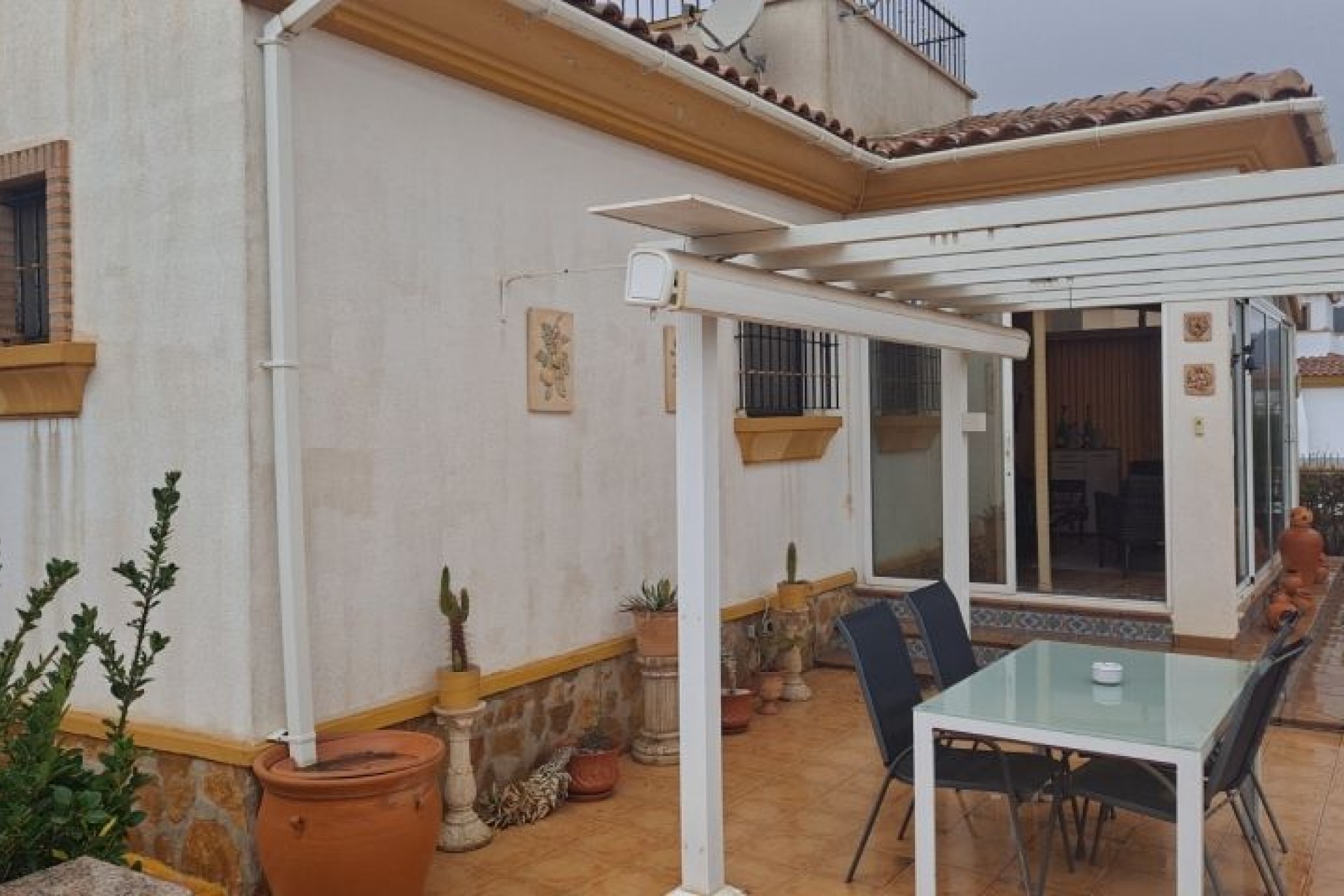 Resale - Villa -
Hondón de las Nieves - Inland