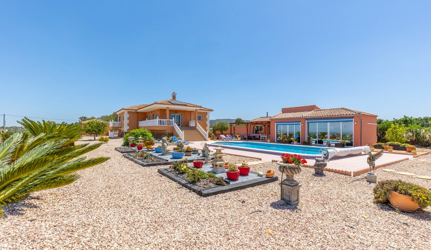 Resale - Villa -
Jacarilla - Inland