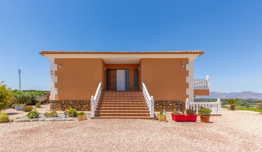 Resale - Villa -
Jacarilla - Inland