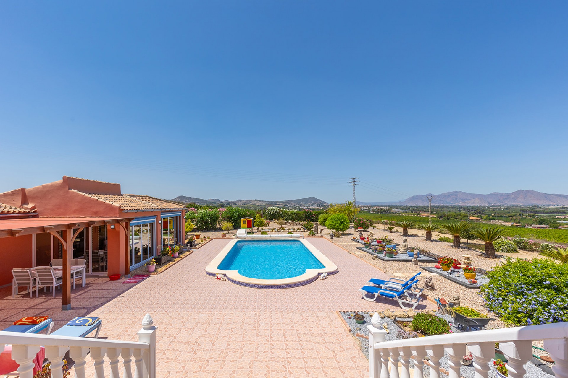 Resale - Villa -
Jacarilla - Inland