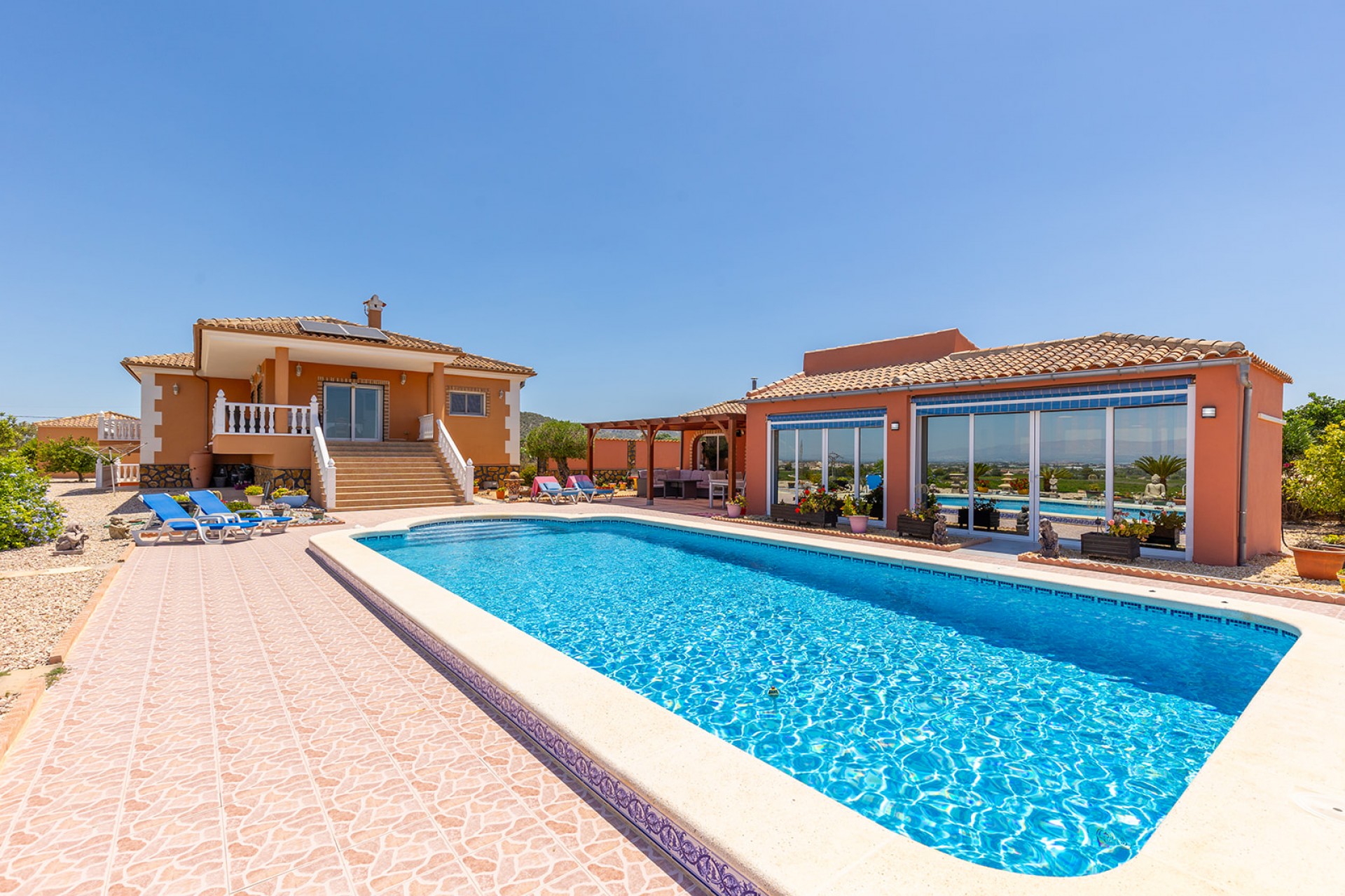 Resale - Villa -
Jacarilla - Inland