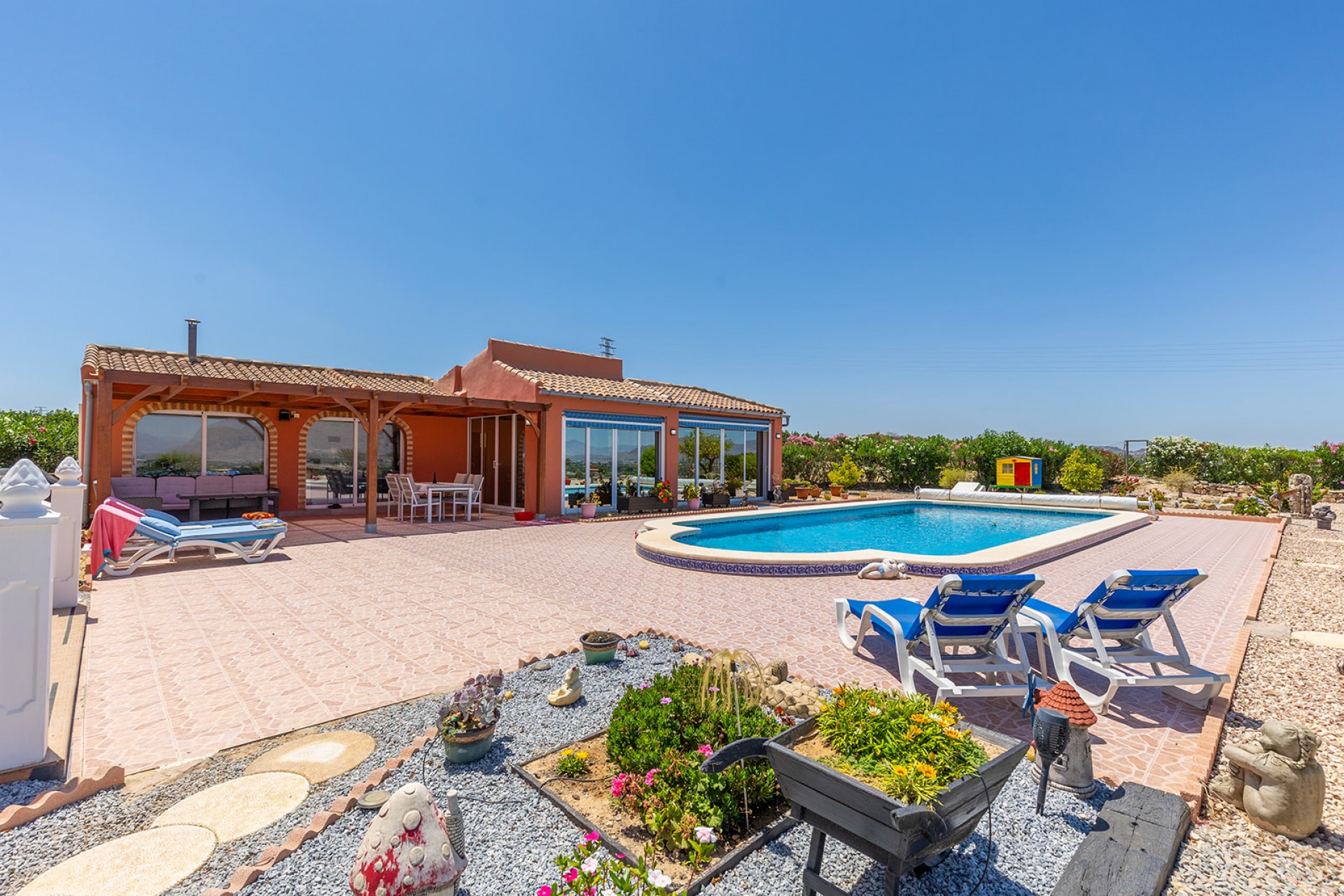 Resale - Villa -
Jacarilla - Inland