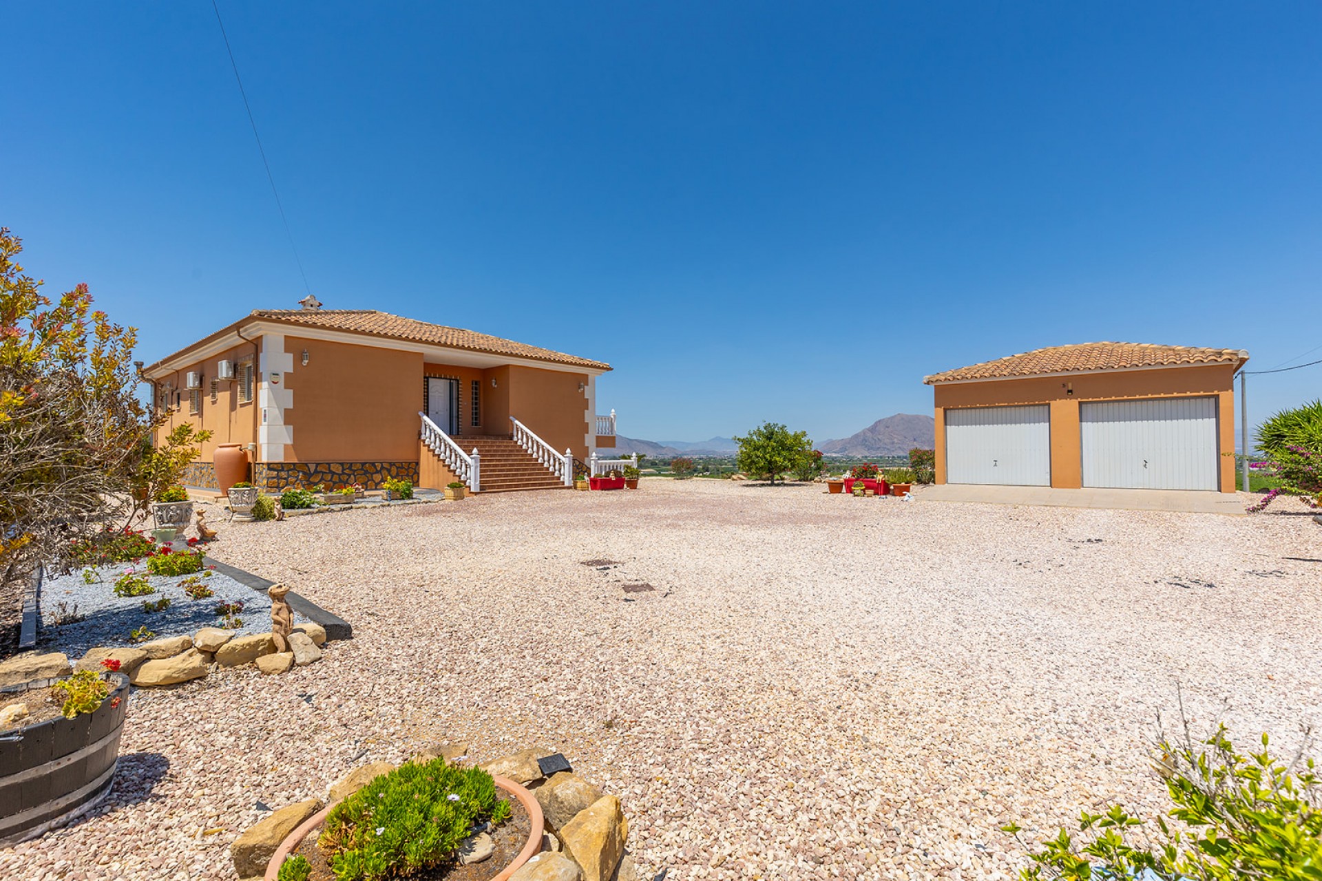 Resale - Villa -
Jacarilla - Inland