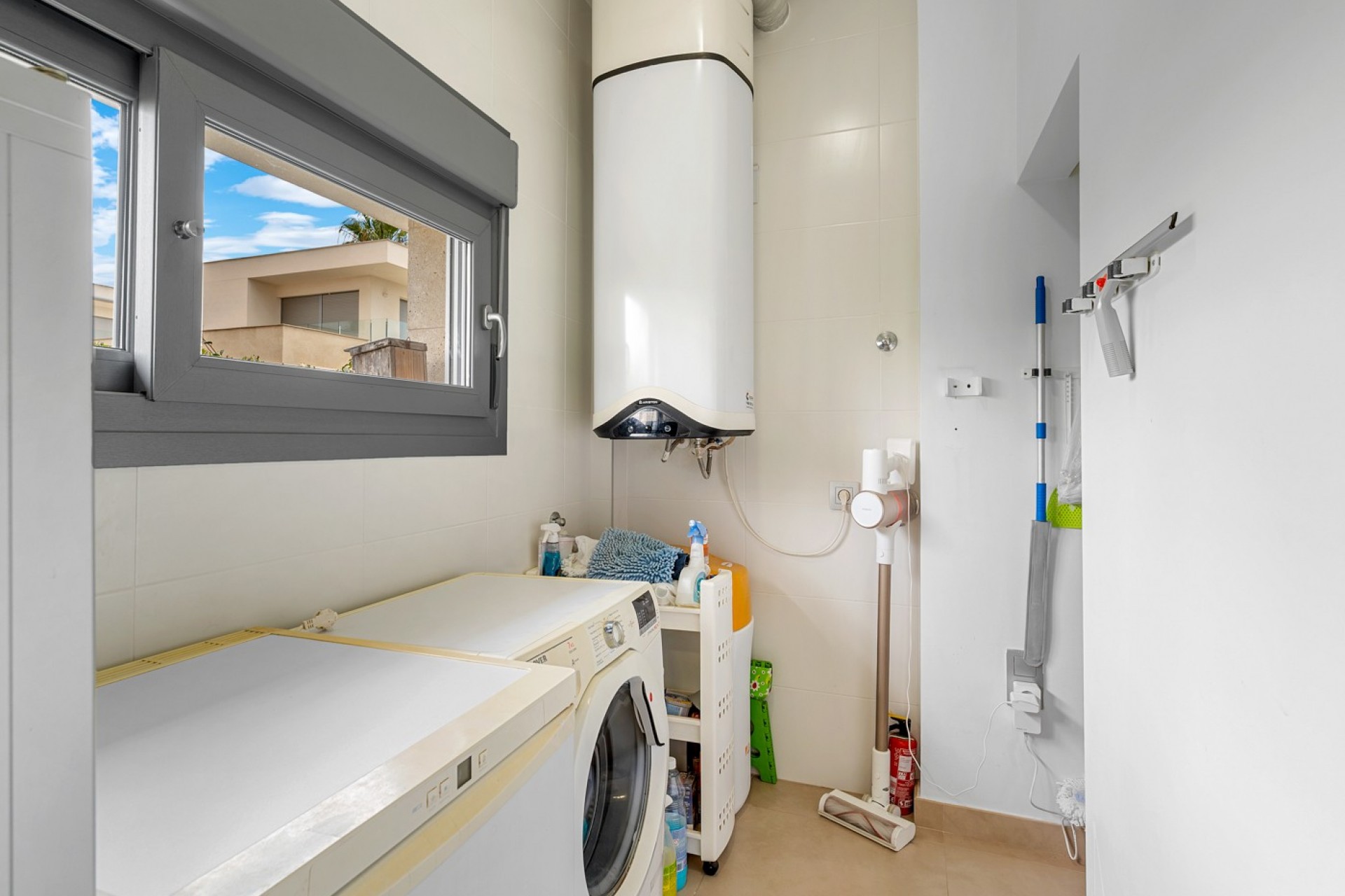 Resale - Villa -
Jacarilla - Inland